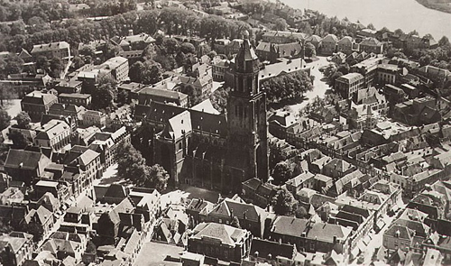 Het gebied rond de Markt en de Eusebiuskerk op een foto van voor de oorlog.