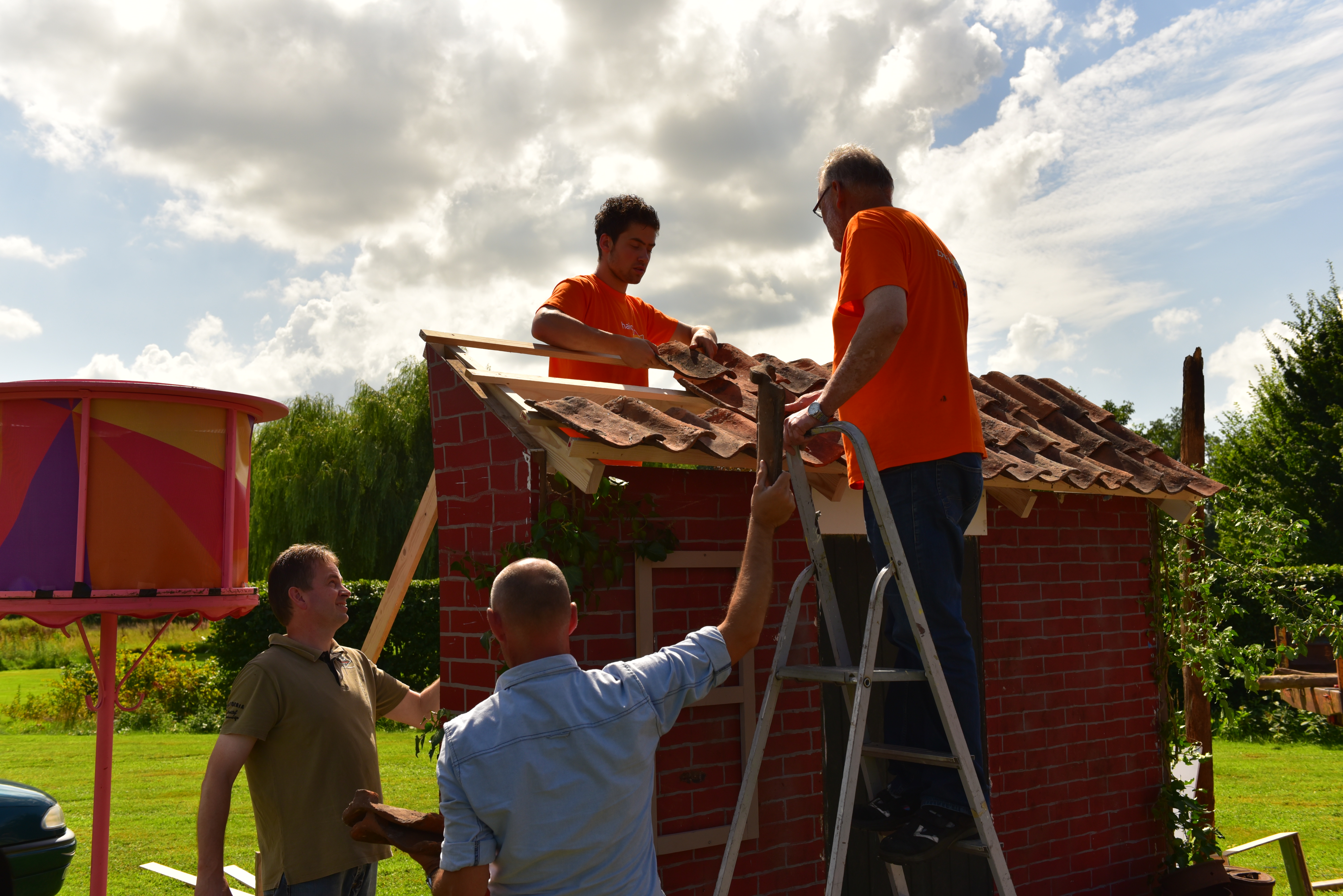 Zomer in gelderland: meer publiek dan inwoners in kotten (gesloten ...