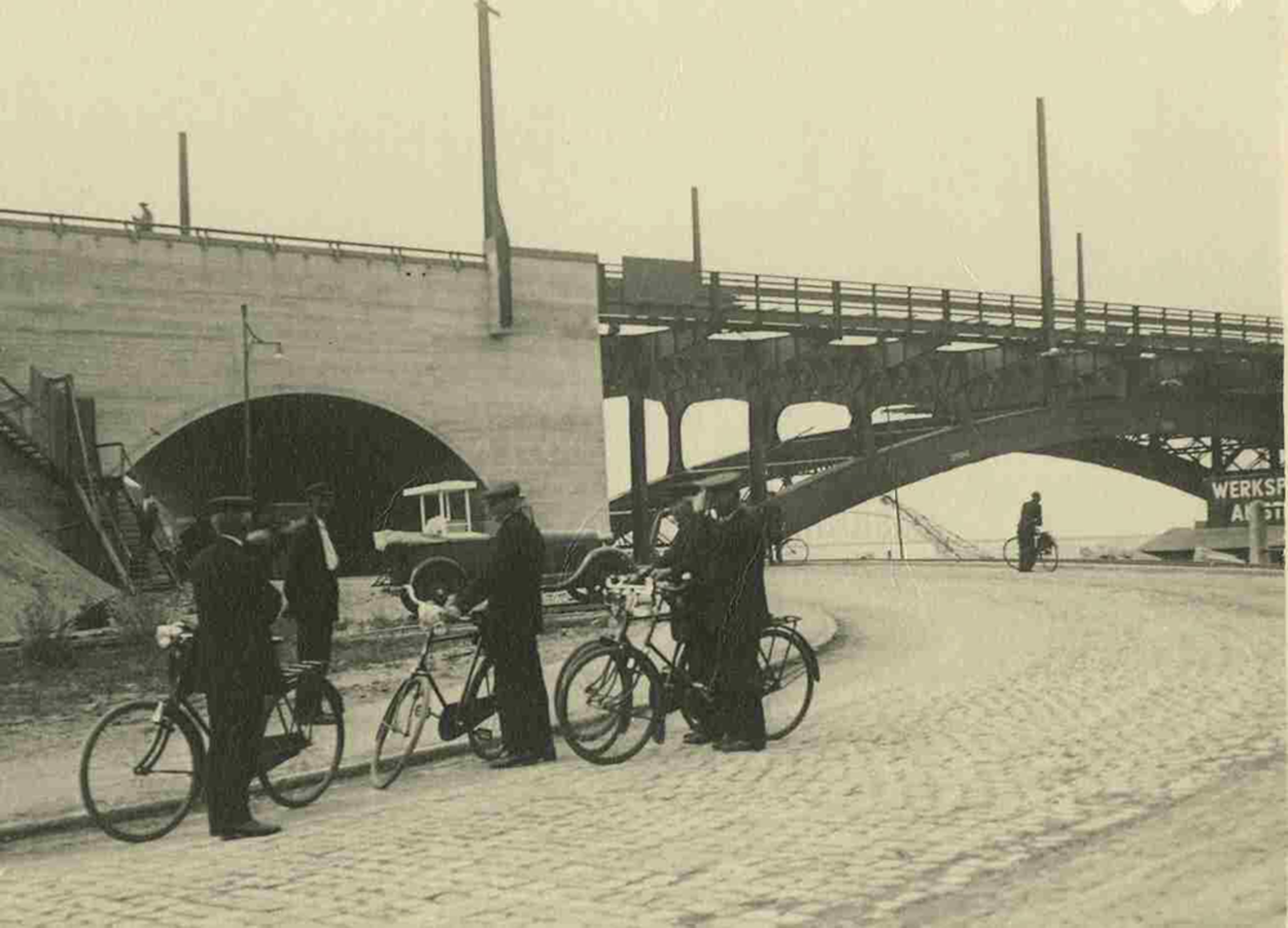 Waalbrug wordt opgeknapt: terug naar vroeger omroep gelderland Levende huidige kleuren